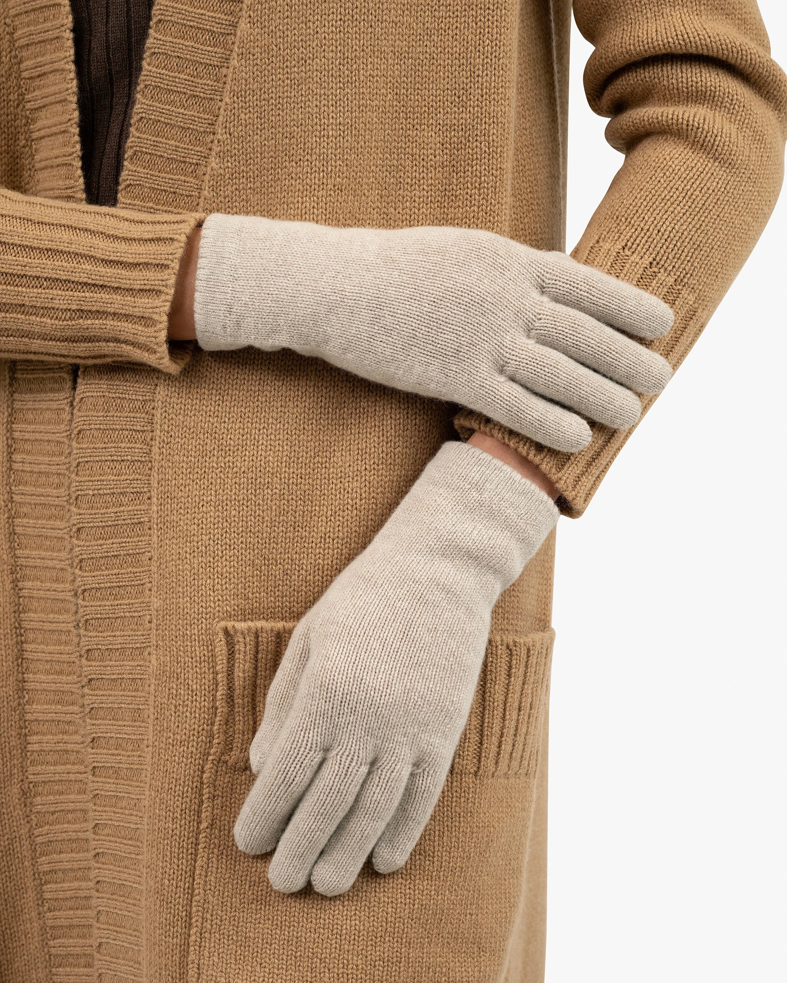 JINHEXI cashmere gloves styled with a winter knit